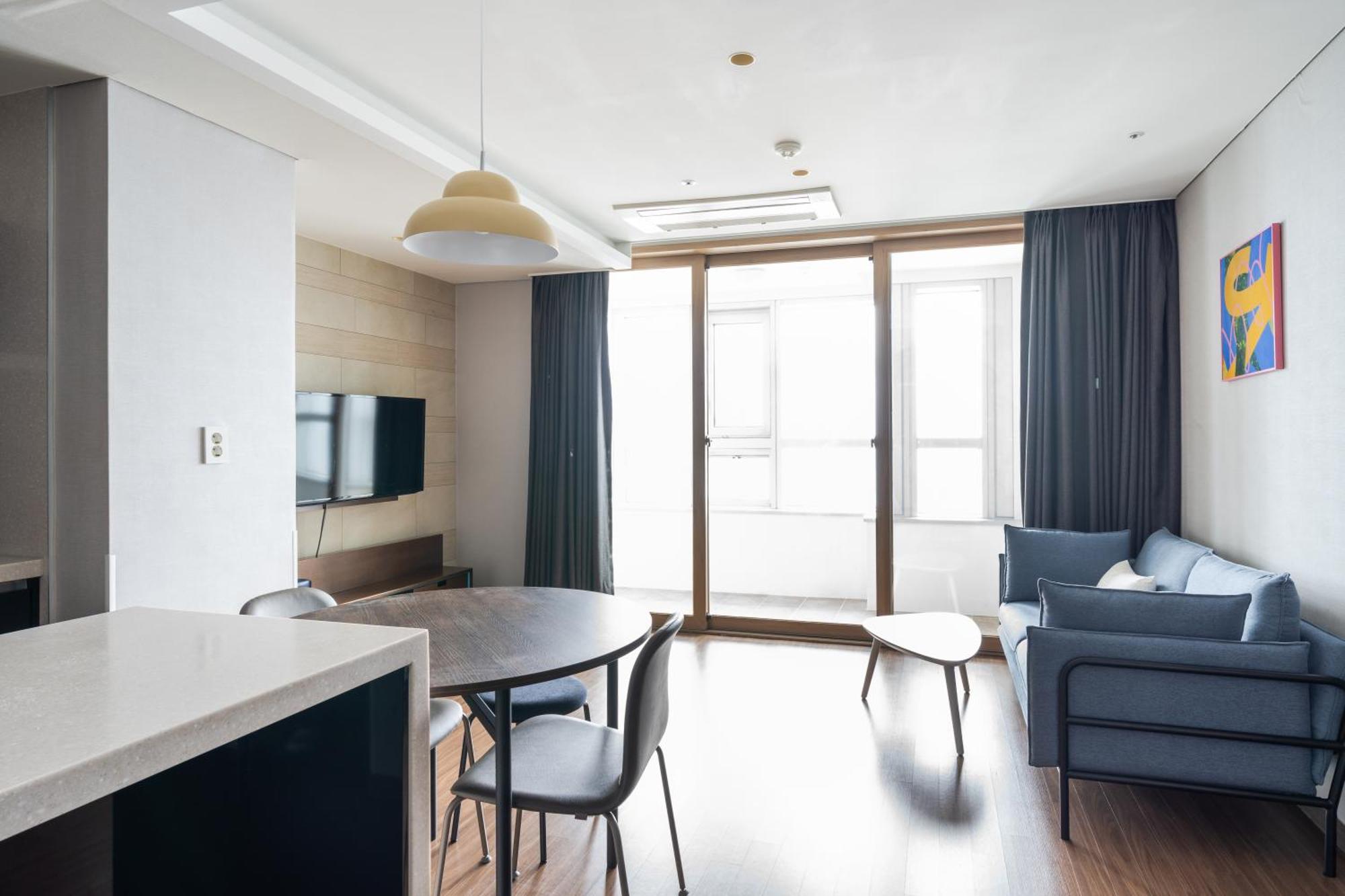 Urbanstay Haeundae Station Пусан Екстериор снимка