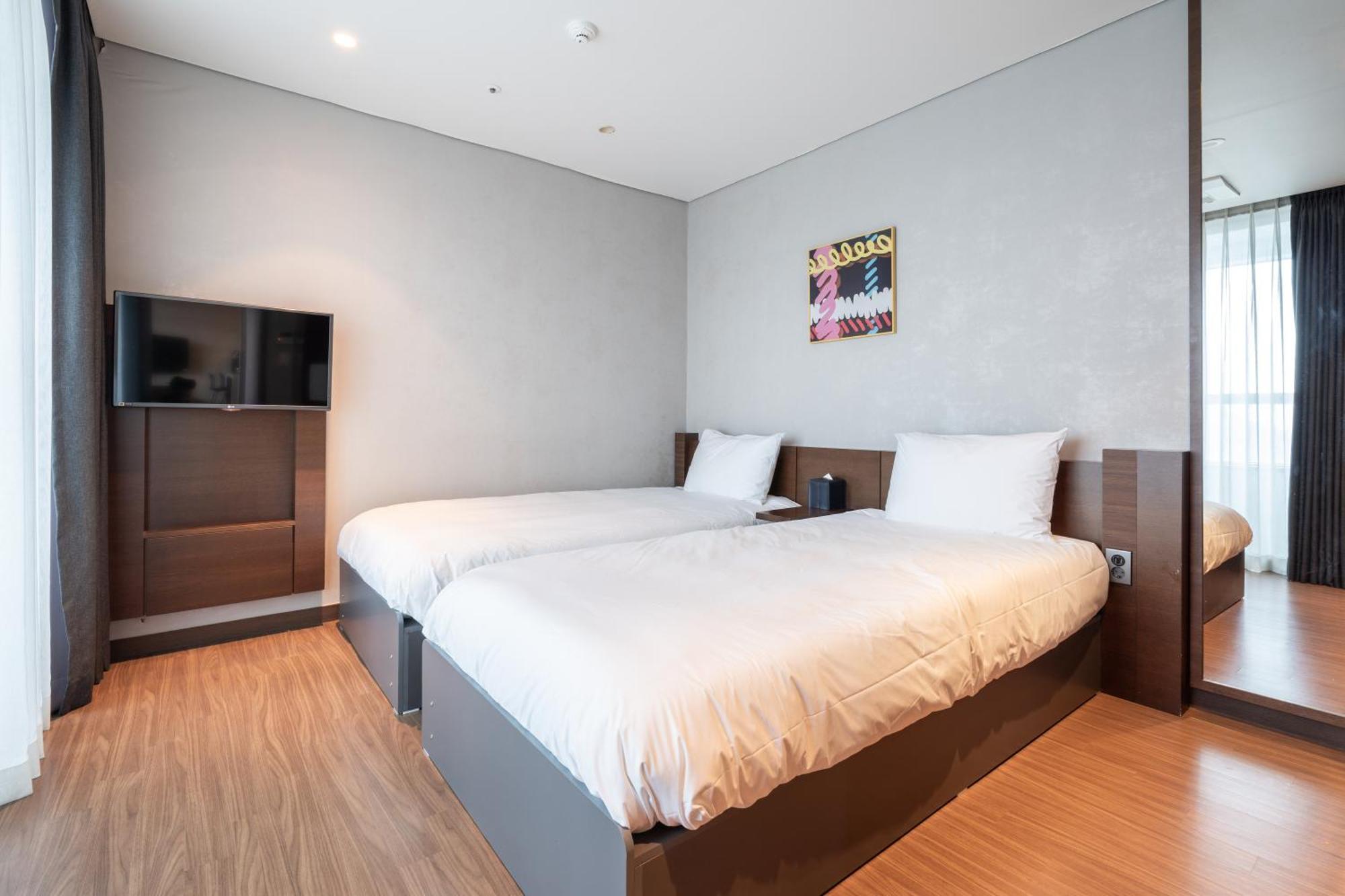 Urbanstay Haeundae Station Пусан Екстериор снимка