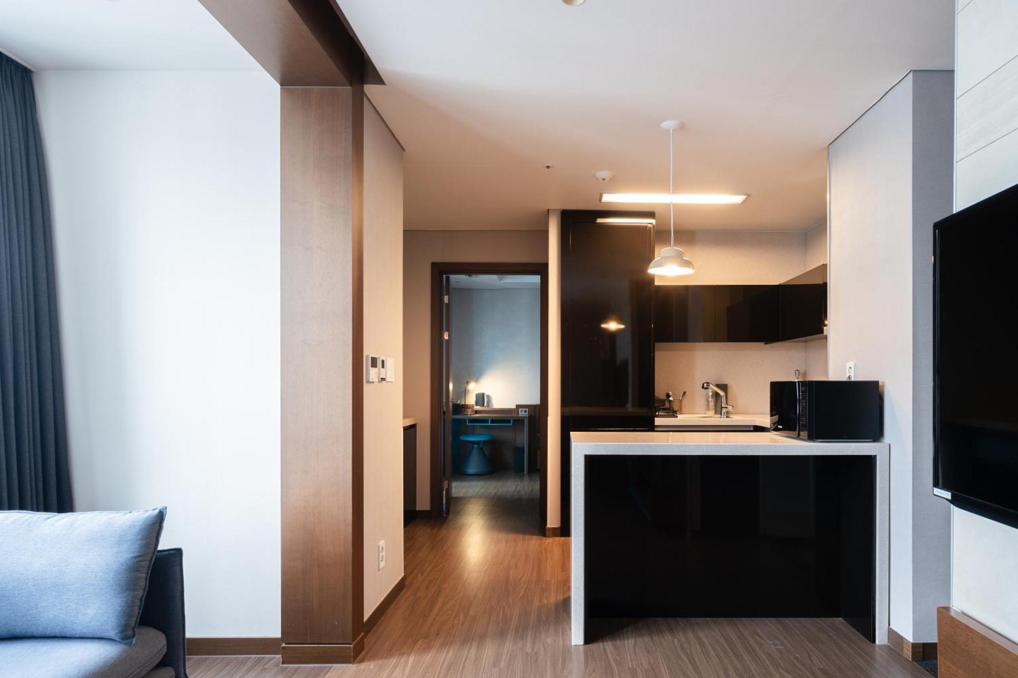 Urbanstay Haeundae Station Пусан Екстериор снимка