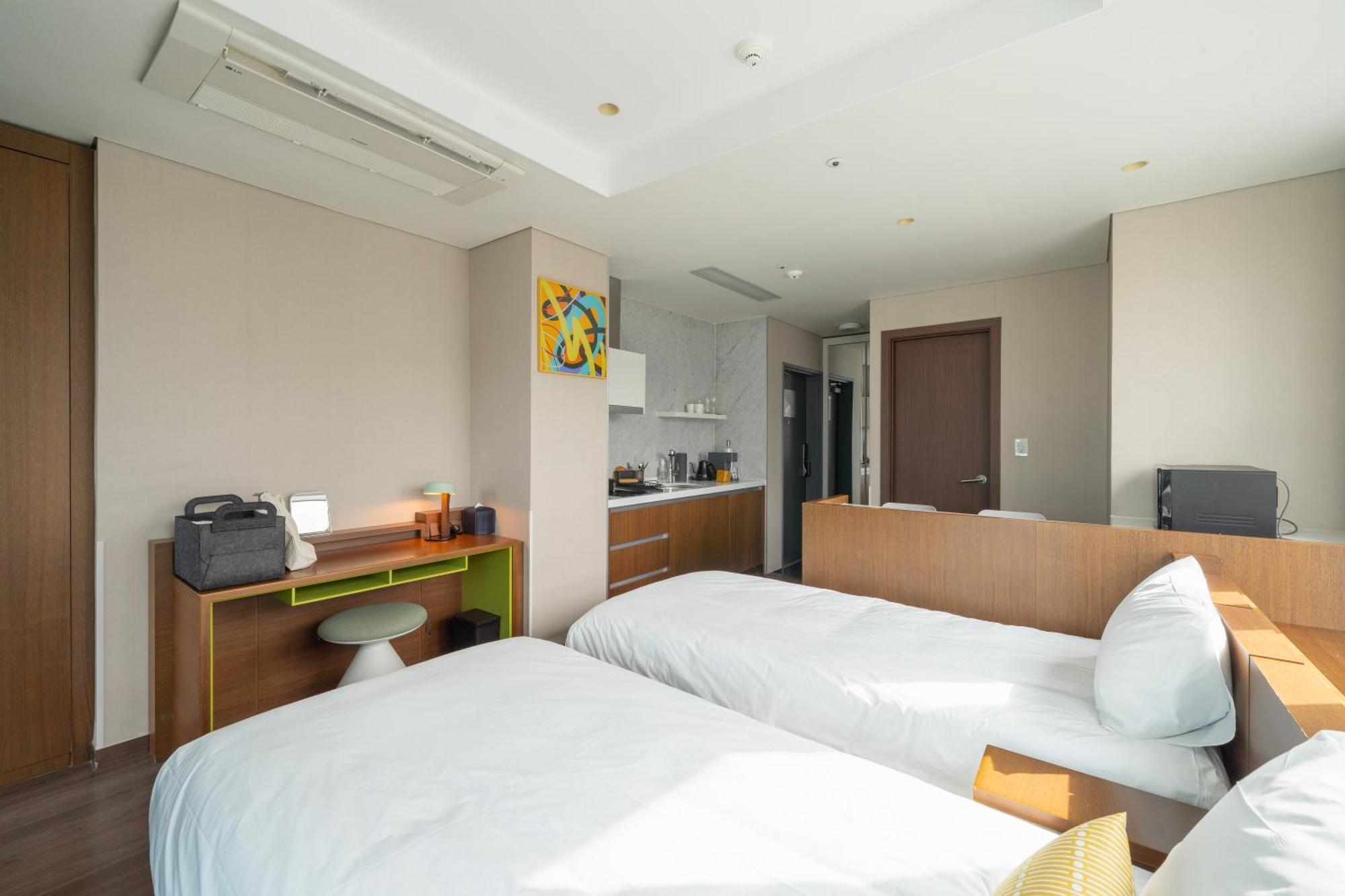 Urbanstay Haeundae Station Пусан Екстериор снимка