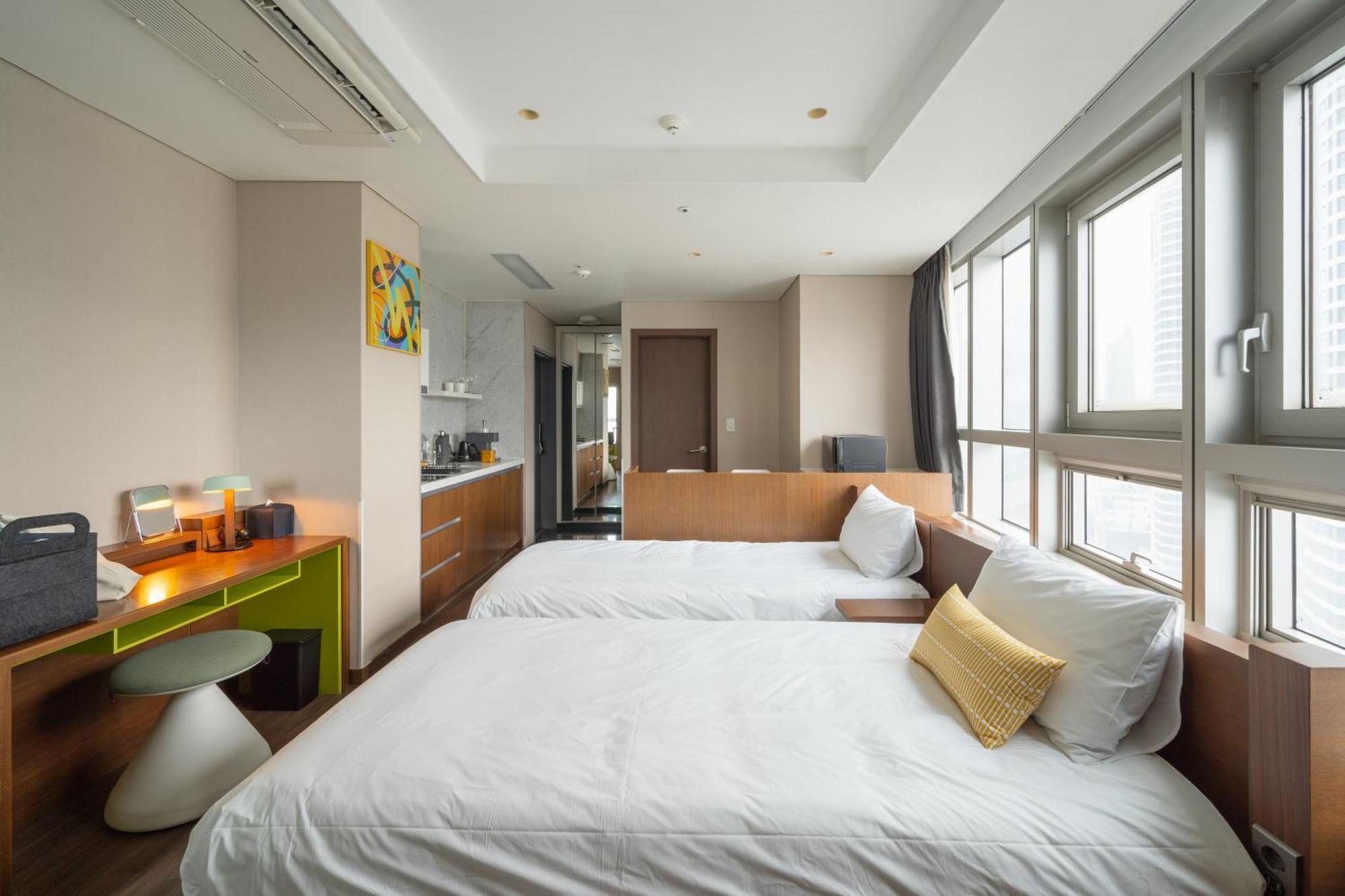 Urbanstay Haeundae Station Пусан Екстериор снимка