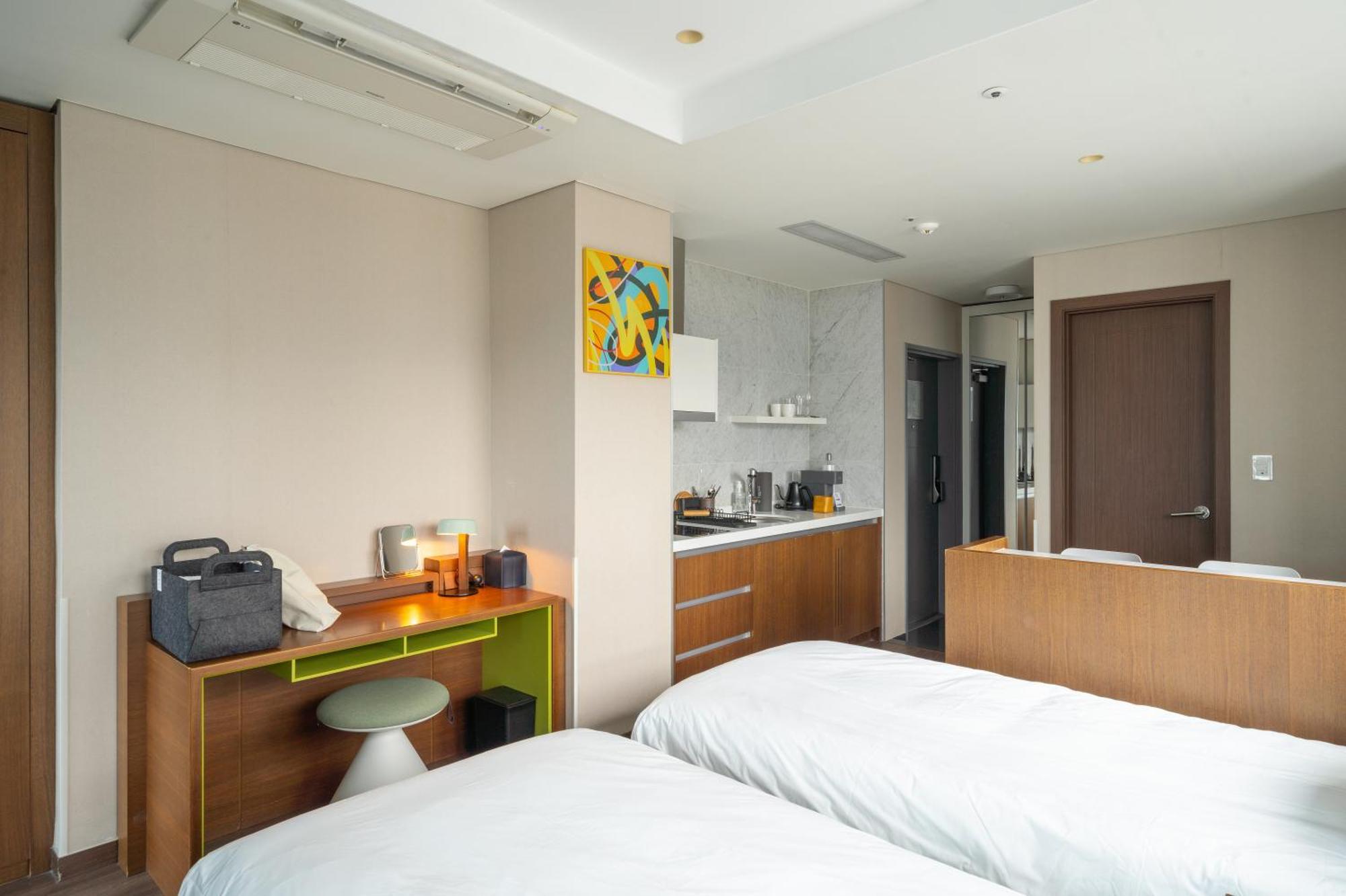 Urbanstay Haeundae Station Пусан Екстериор снимка