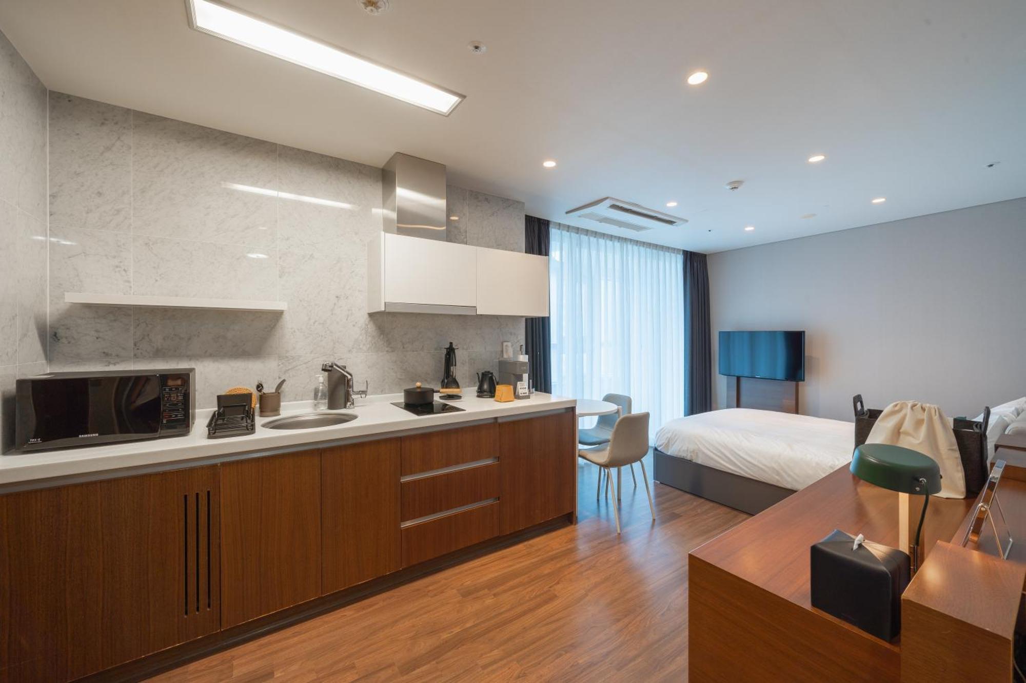 Urbanstay Haeundae Station Пусан Екстериор снимка