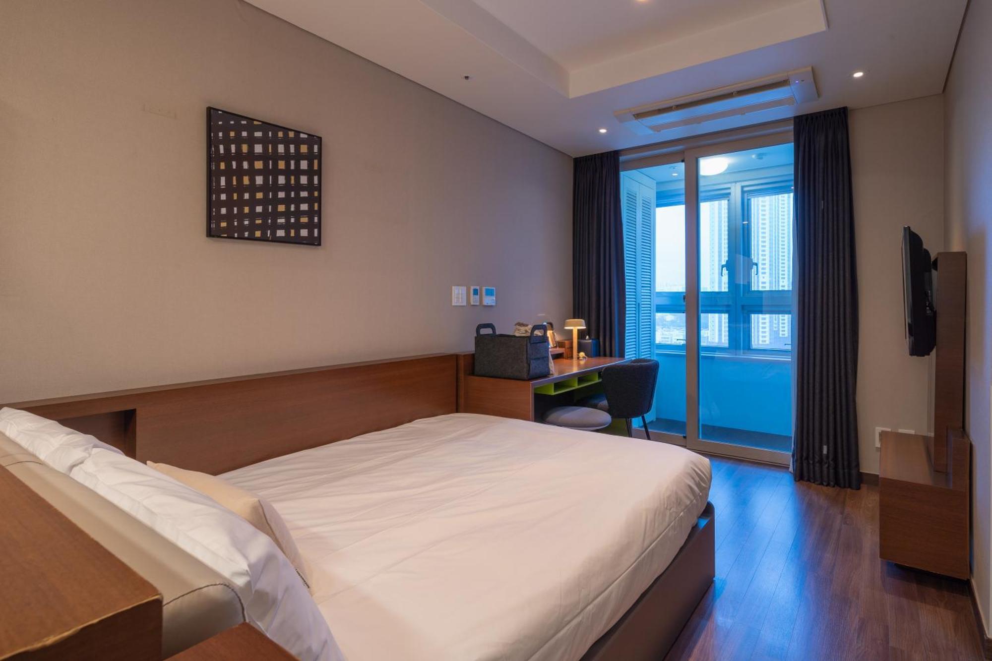 Urbanstay Haeundae Station Пусан Екстериор снимка